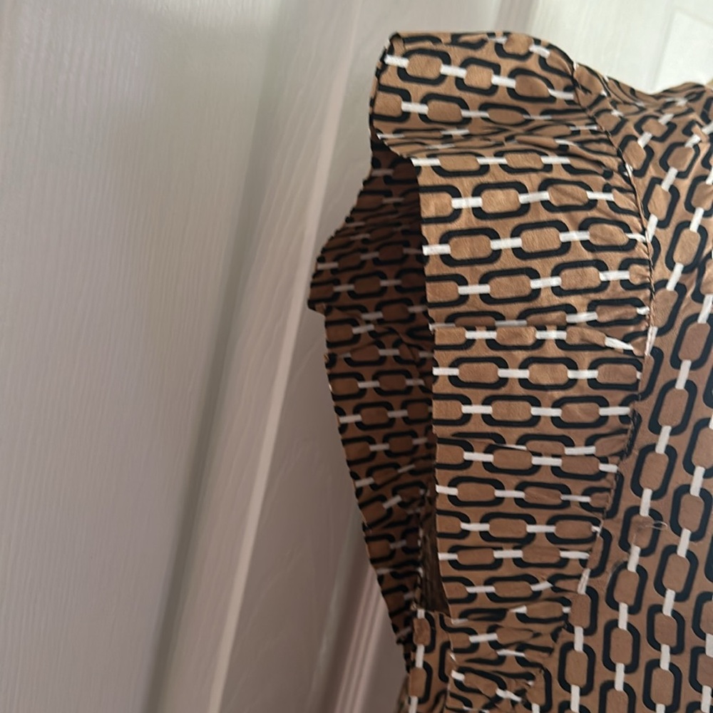 LOFT Geo Flutter Sleeve Top Size M - Picture 6 of 11